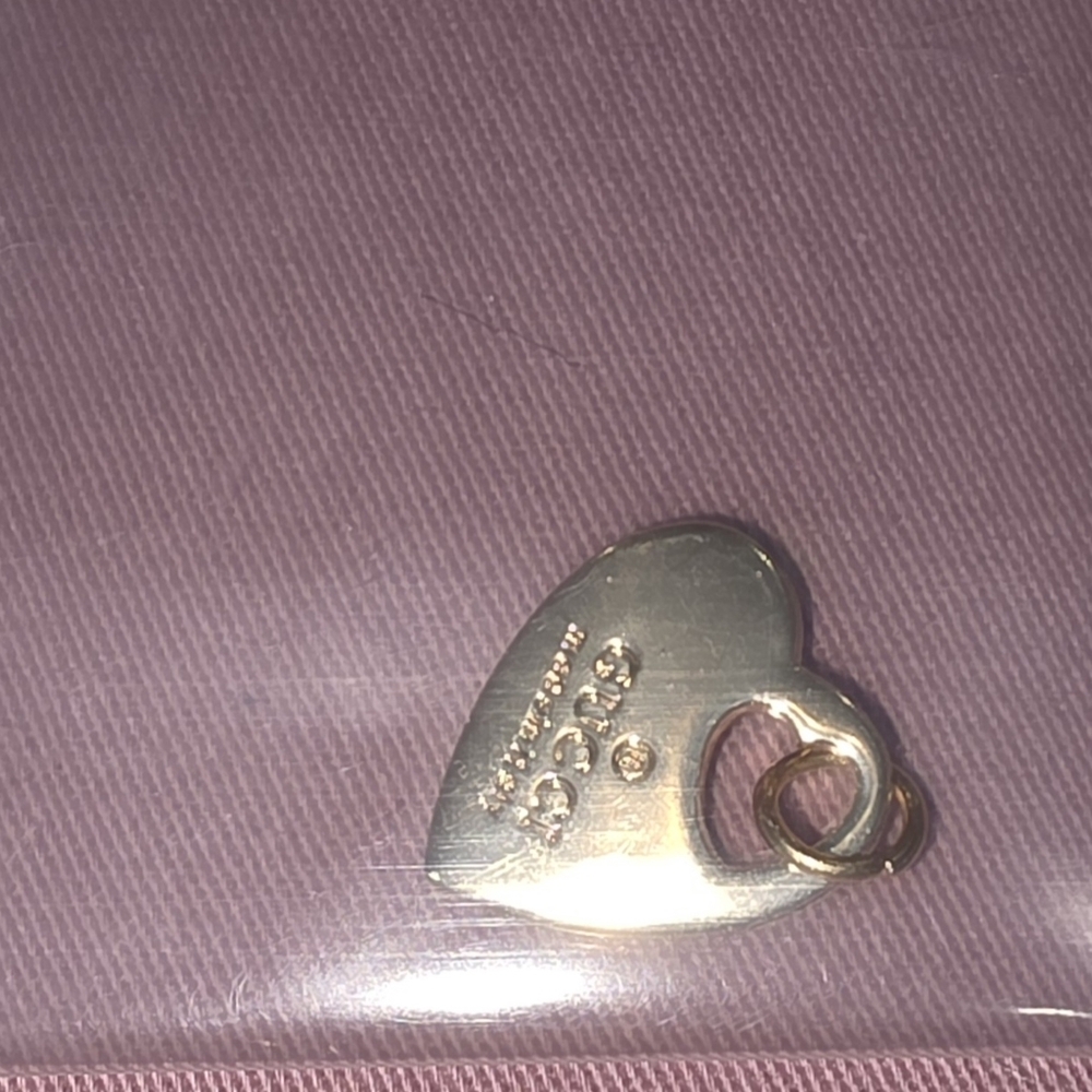Gucci Gold Heart Pendant - Picture 5 of 6